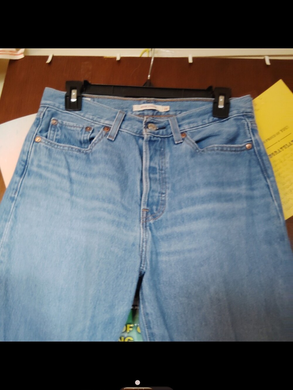 LEVI Wedgie Straight - Light Wash/Distressed Size 28" - Picture 7 of 11
